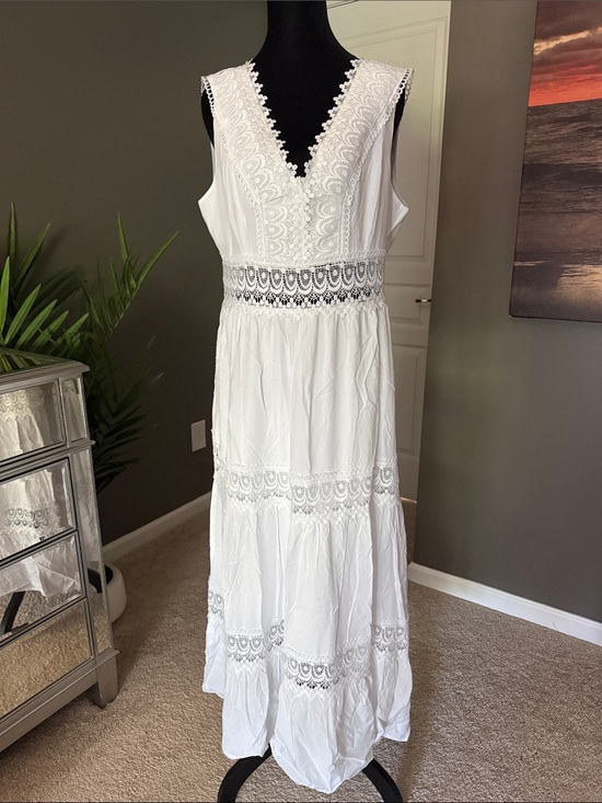Dresses & Skirts - White Lace V-Neck Maxi Dress - never worn